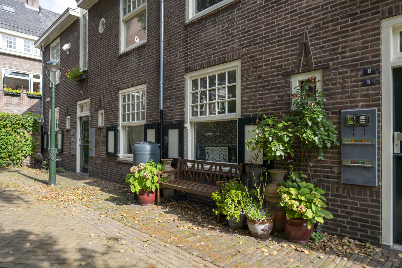 Wonen aan het St. Jacobshofje: ‘Hier kijken we écht naar elkaar om’