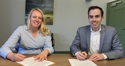 Maandag 22 april 2024 hebben wethouder Mike van der Geld en Minko de Weerd, directeur BrabantWonen de intentieovereenkomst Citadelpoort ondertekend voor de gebiedsontwikkeling van de Citadelpoort.