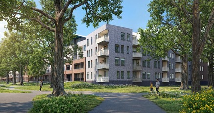 Een groep mensen die voor een gebouw lopen