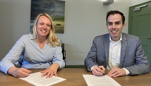 Maandag 22 april 2024 hebben wethouder Mike van der Geld en Minko de Weerd, directeur BrabantWonen de intentieovereenkomst Citadelpoort ondertekend voor de gebiedsontwikkeling van de Citadelpoort.