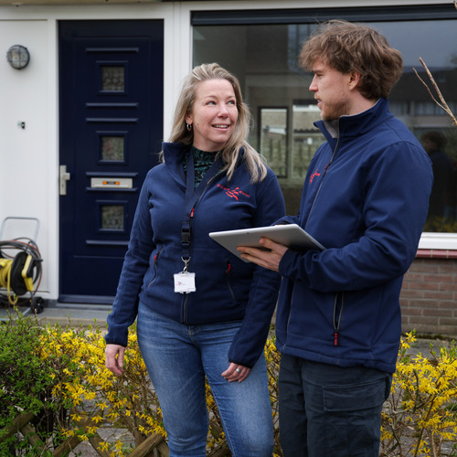 man en vrouw met laptop