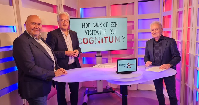 Visitatietraject afgerond: waardering en een tip voor de toekomst Een groep mannen die zich voor een tafel met een laptop bevinden