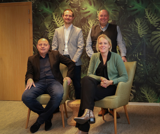 Directieteam BrabantWonen staand vlnr. Jasper Wevers - directeur Wonen; Harrie Windmüller - bestuurder; zittend vlnr. Stephan Kunkels - directeur Vastgoed en Bedrijfsvoering; Minko de Weerd - directeur Strategie & Ontwikkeling