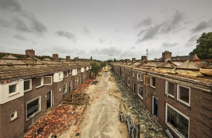 BrabantWonen is gestart met de sloop van de eerste woningen aan de Margarethalaan en de Hertog Godfriedstraat in Orthen-Links