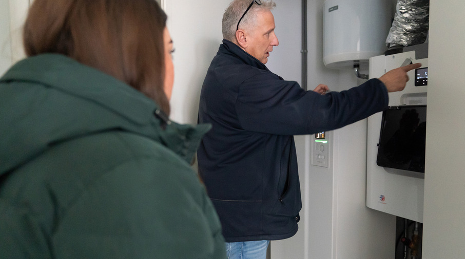 Uitleg over de installatie tijdens de oplevering