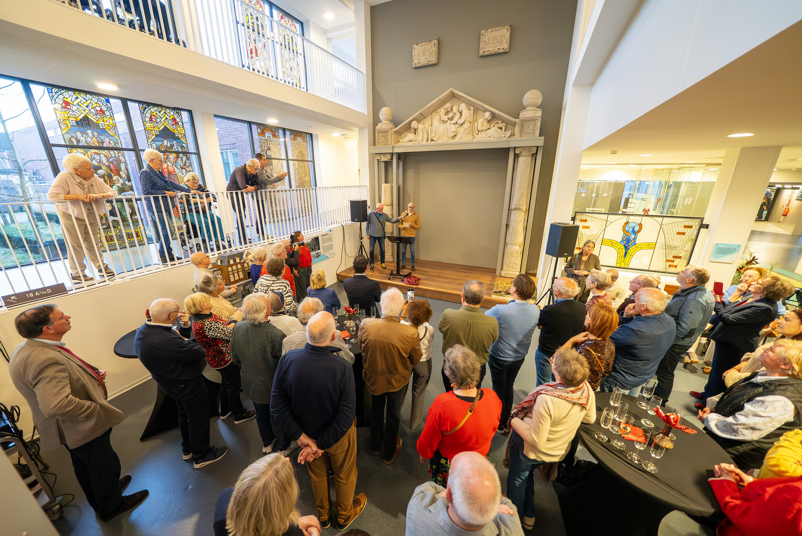 mensen in een ruimte 