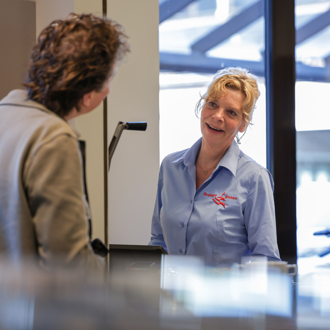 Een dame en heer op de afbeelding